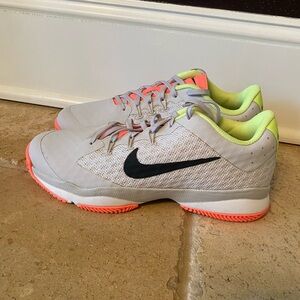 Nike Women’s Air Zoom Serena Williams Vast Grey Volt Glow Size 9.5 NWOB